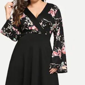 ‫Plus Surplice Neck Fit & Flare Floral Dress